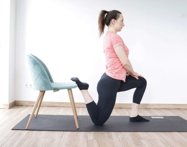 Image of a Bulgarian Split Squat - an effective bodyweight glute exercise